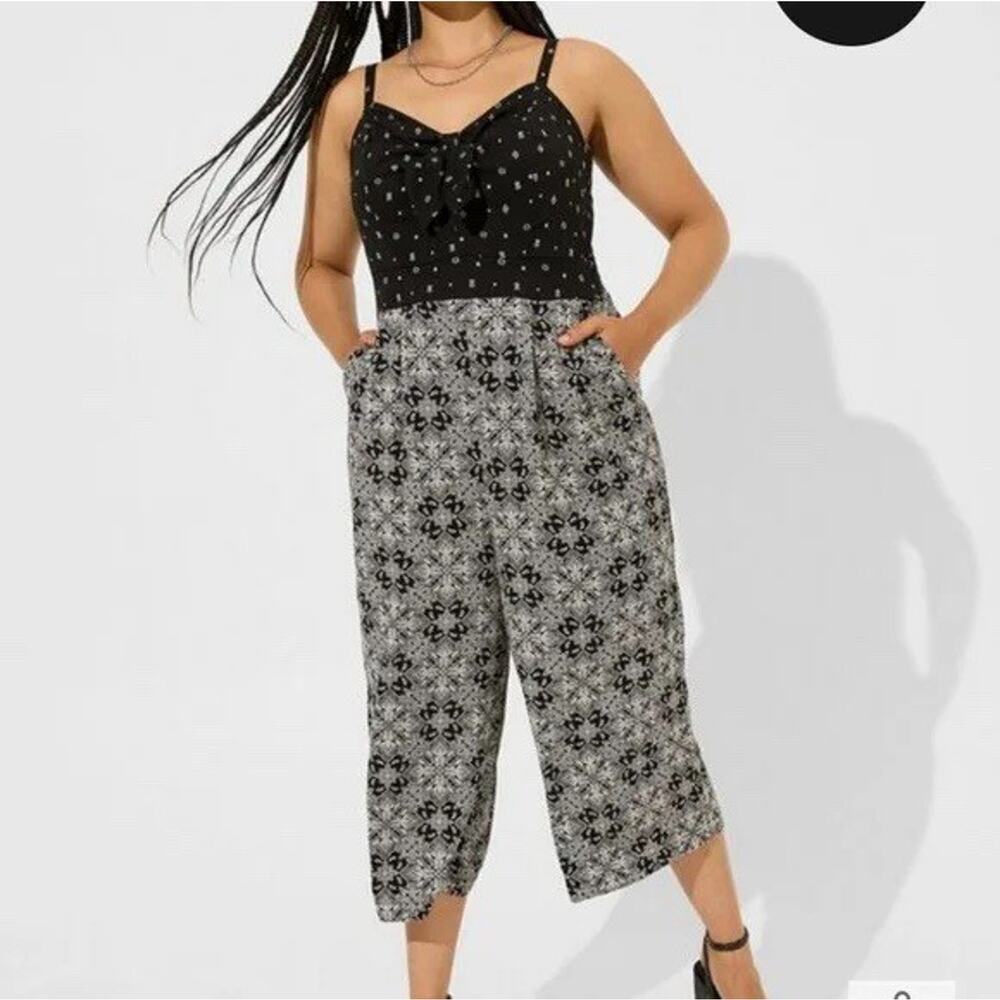 NWT Torrid Tie Front Culotte Jumpsuit black geometric print Pocket Plus Sz 1X - Picture 2 of 16
